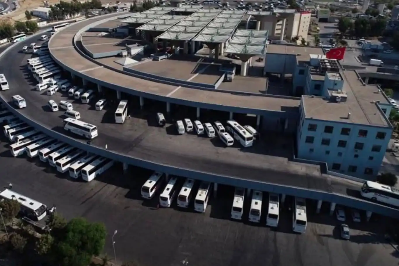 İZOTAŞ'tan İzmir Otogarı için yenileme çağrısı
