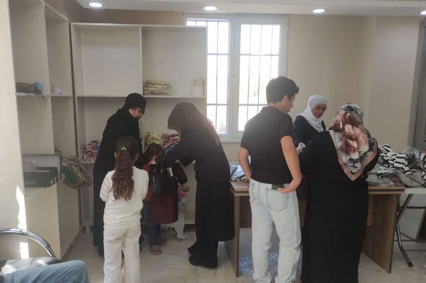  Yetimler Vakfı Van’da yetim çocuklara kırtasiye yardımında bulundu