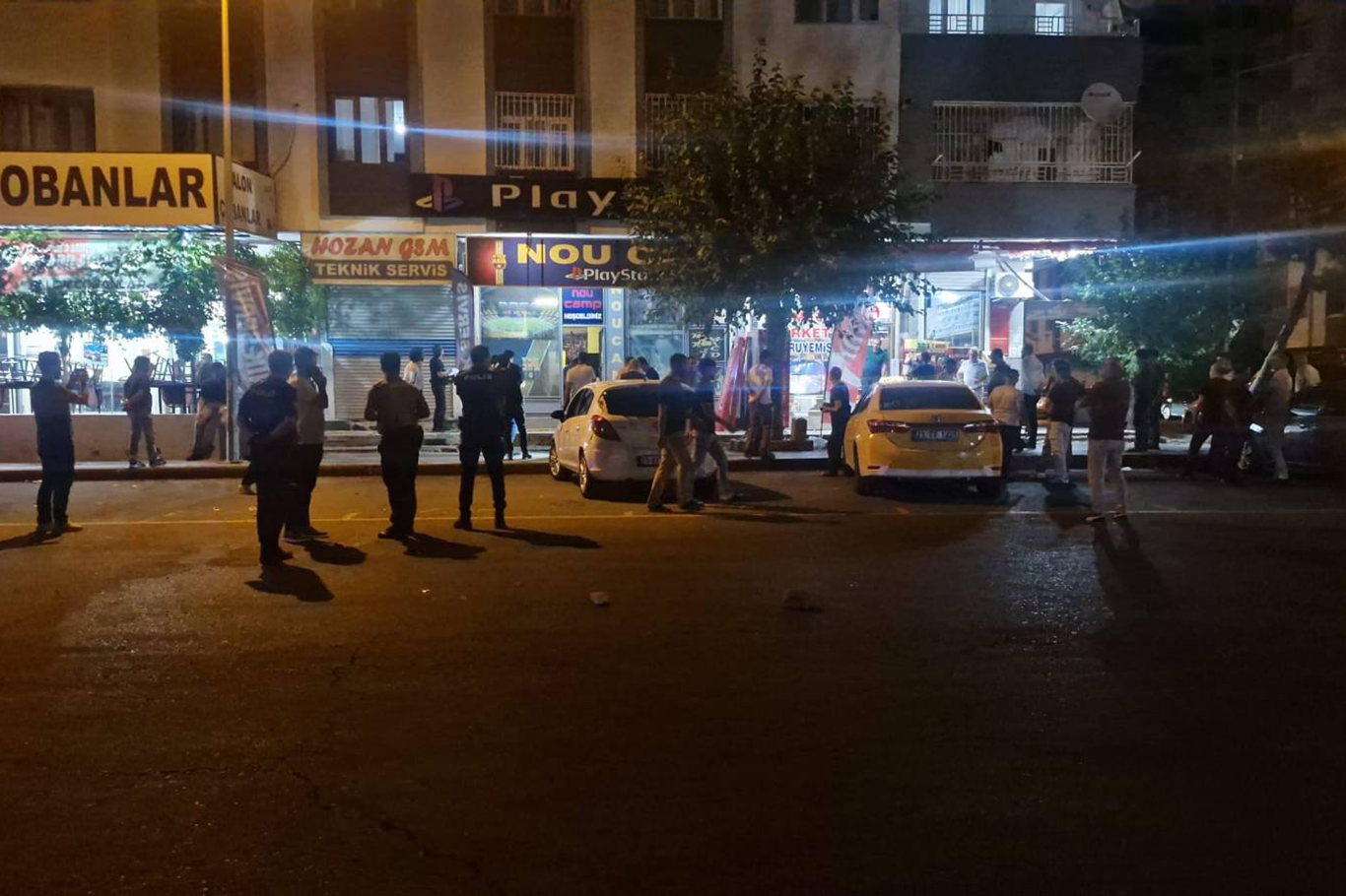 Diyarbakır’da iş yerine düzenlenen silahlı saldırıda 3 kişi yaralandı