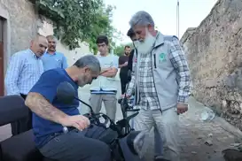 Umut Kervanından engelli vatandaşa akülü motosiklet desteği