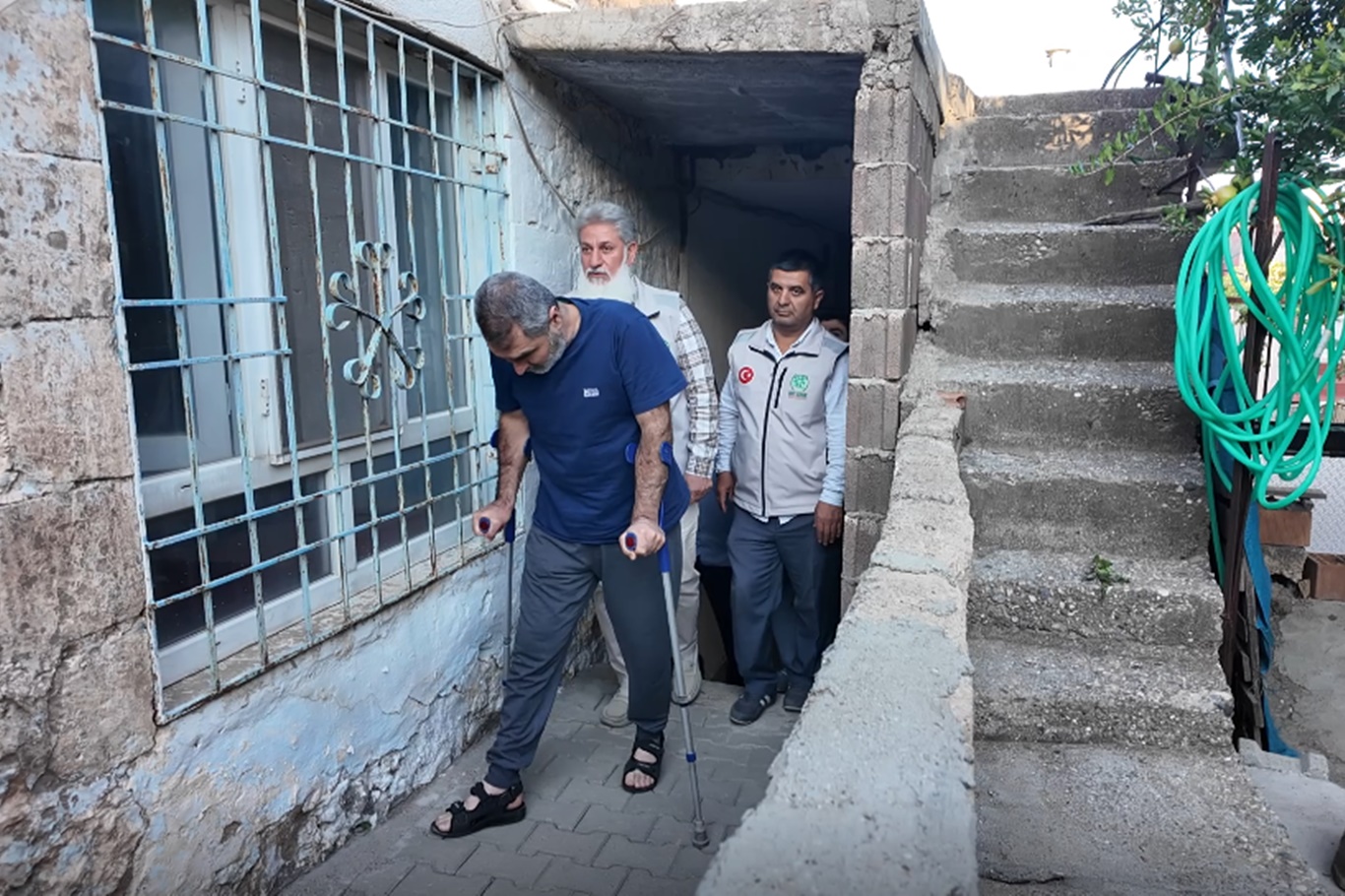 Umut Kervanı’ndan engelli vatandaşa akülü motosiklet desteği