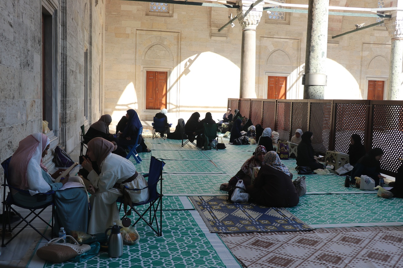"Kur'an-ı Kerim'i Tek Oturumda Ezbere Okuma Yarışması" Fatih Camii'nde gerçekleşti
