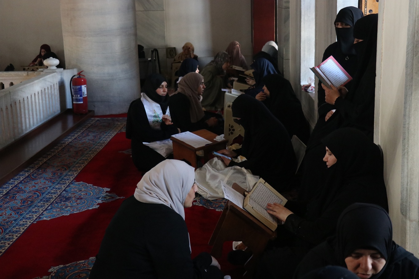"Kur'an-ı Kerim'i Tek Oturumda Ezbere Okuma Yarışması" Fatih Camii'nde gerçekleşti