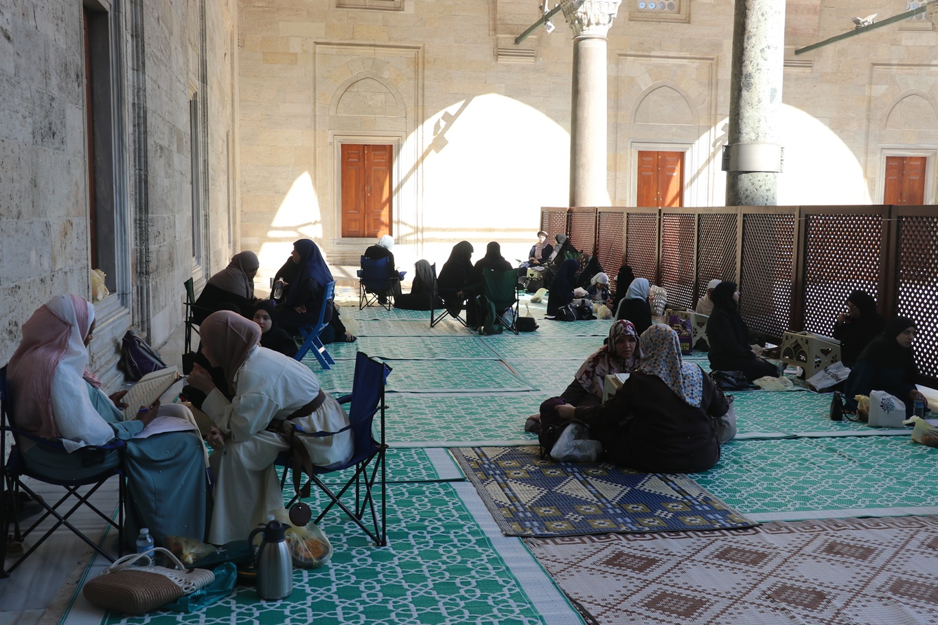 "Kur'an-ı Kerim'i Tek Oturumda Ezbere Okuma Yarışması" Fatih Camii'nde gerçekleşti