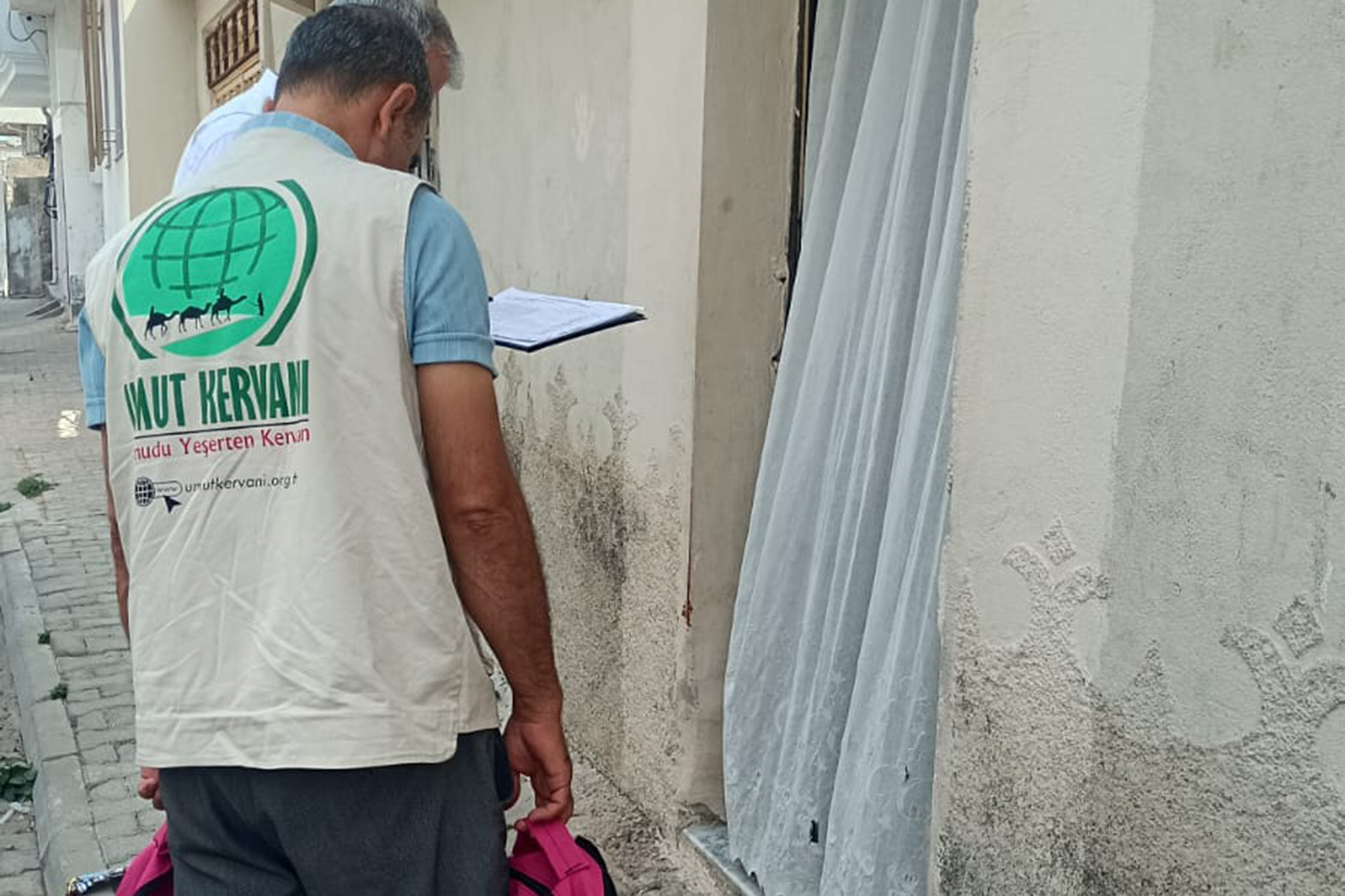 Ceylanpınar Umut Kervanından öğrencilere kırtasiye desteği