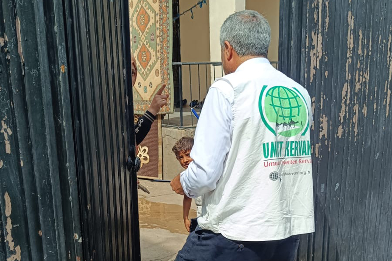 Ceylanpınar Umut Kervanından öğrencilere kırtasiye desteği