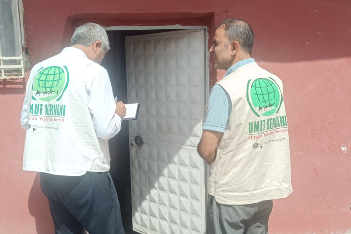 Ceylanpınar Umut Kervanından öğrencilere kırtasiye desteği