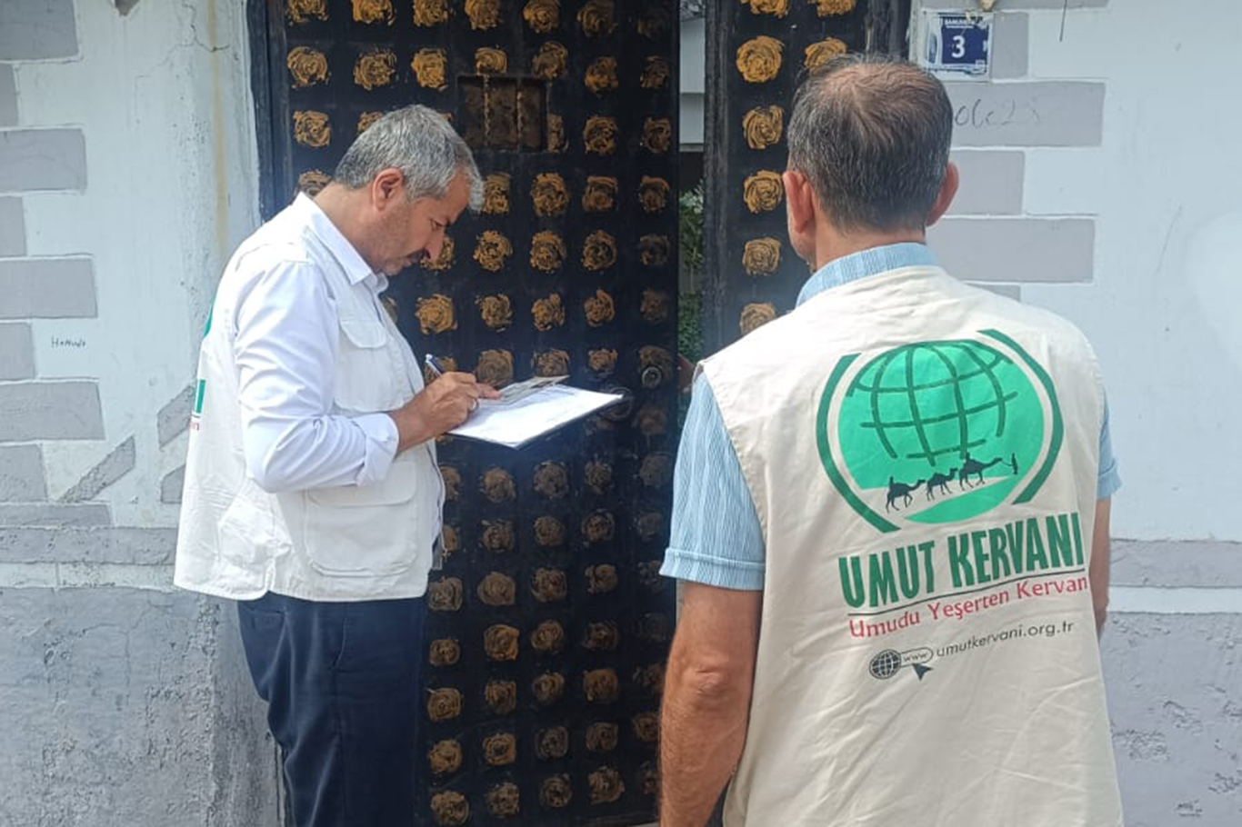Ceylanpınar Umut Kervanından öğrencilere kırtasiye desteği