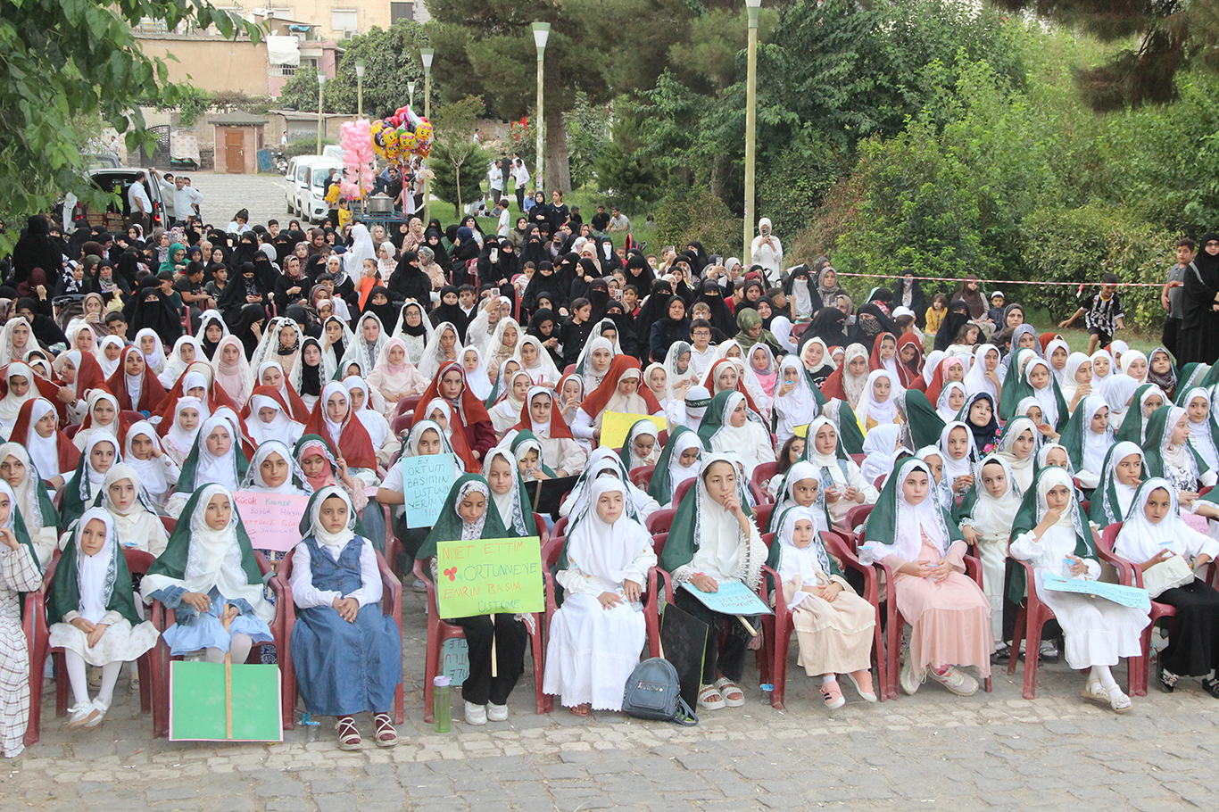 Cizre'de yüzlerce genç kız "Niyet Ettim Örtünmeye, Emrin Başım Üstüne" dedi