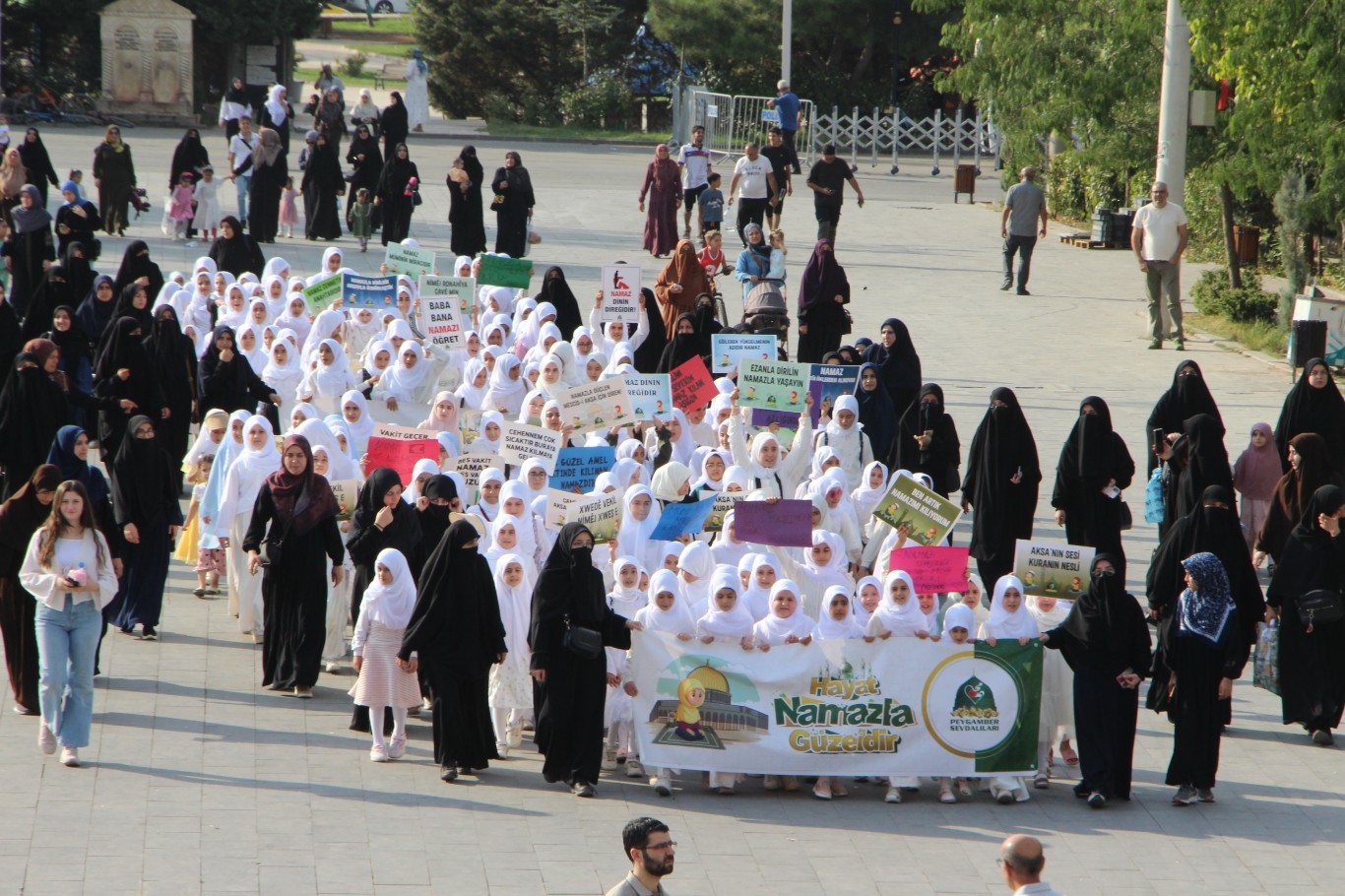 بەرنامەی کۆتایی "ژیان بە نوێژ جوانە" لە شاری مێردین بەڕێوەچوو