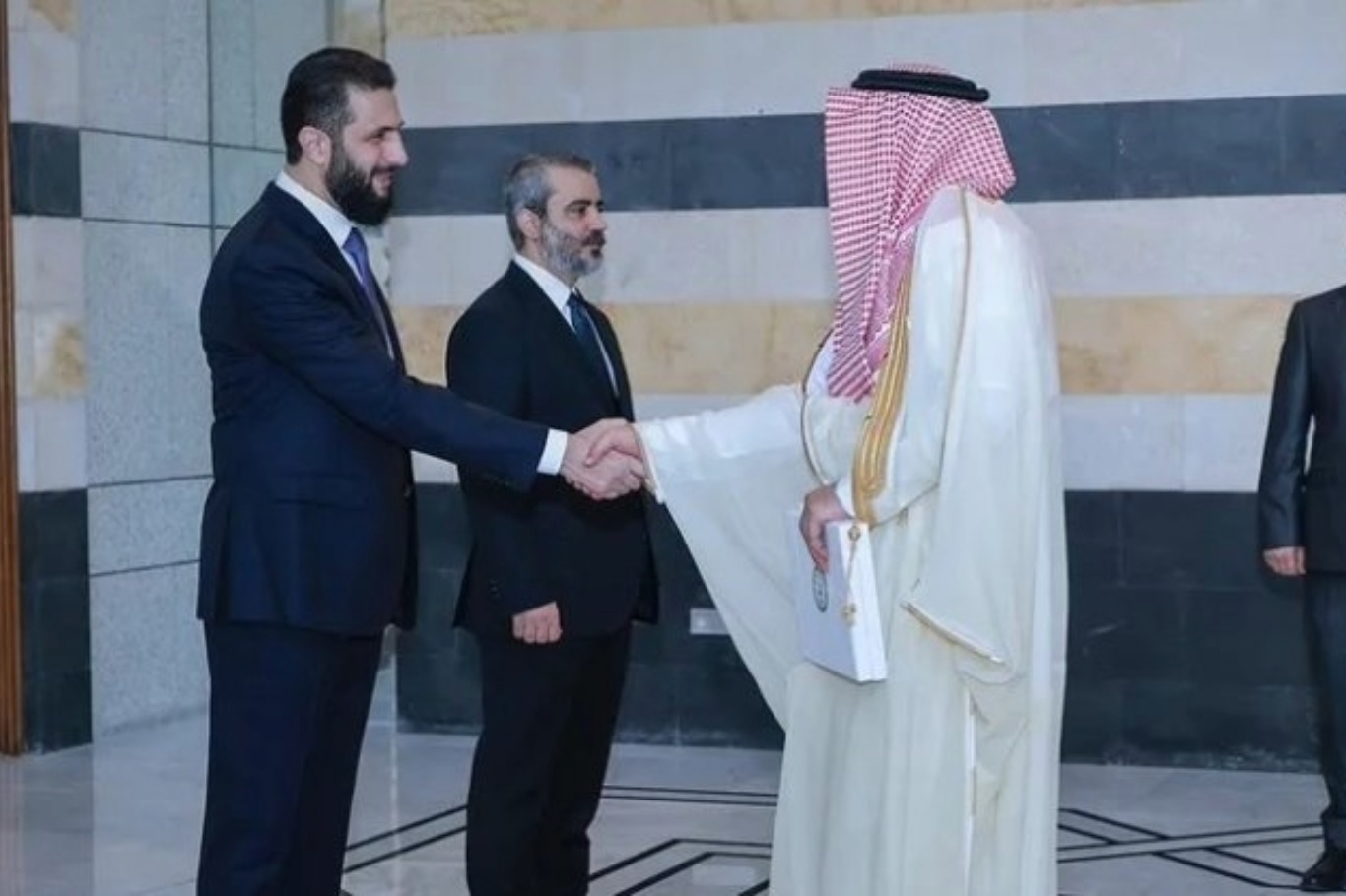 سبعة سفراء يقدمون أوراق اعتمادهم للحكومة السورية