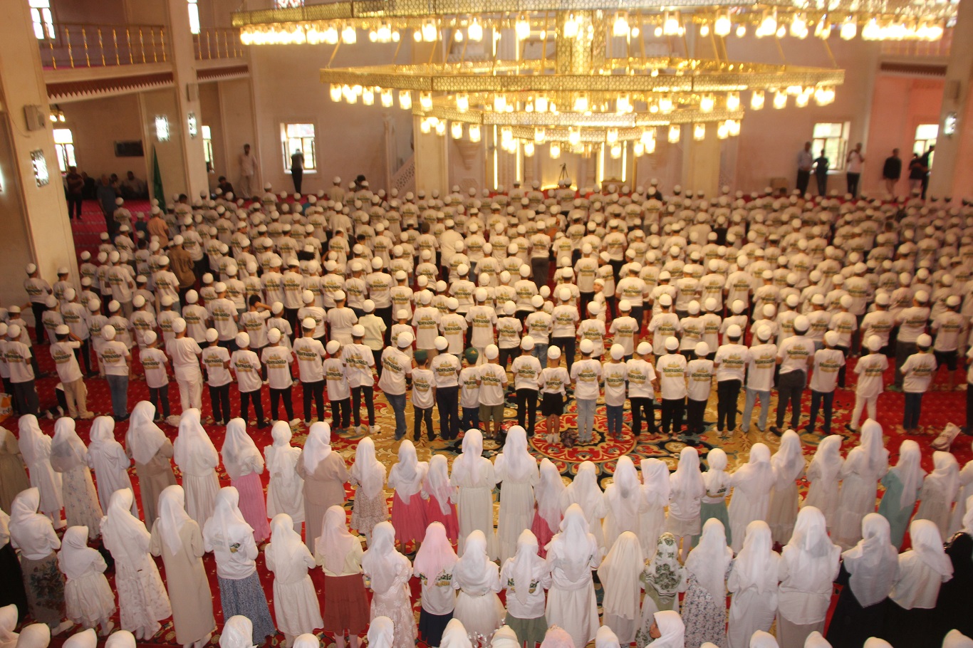 Namaz programına katılan çocuklar: Namaz kılmak çok güzel bir duygu, insanı ferahlatır
