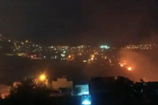Mardin’de örtü yangını: İtfaiyenin müdahalesi sürüyor