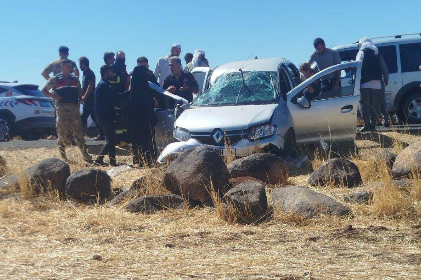 Diyarbakır'da otomobil takla attı: 2'si ağır 3 yaralı