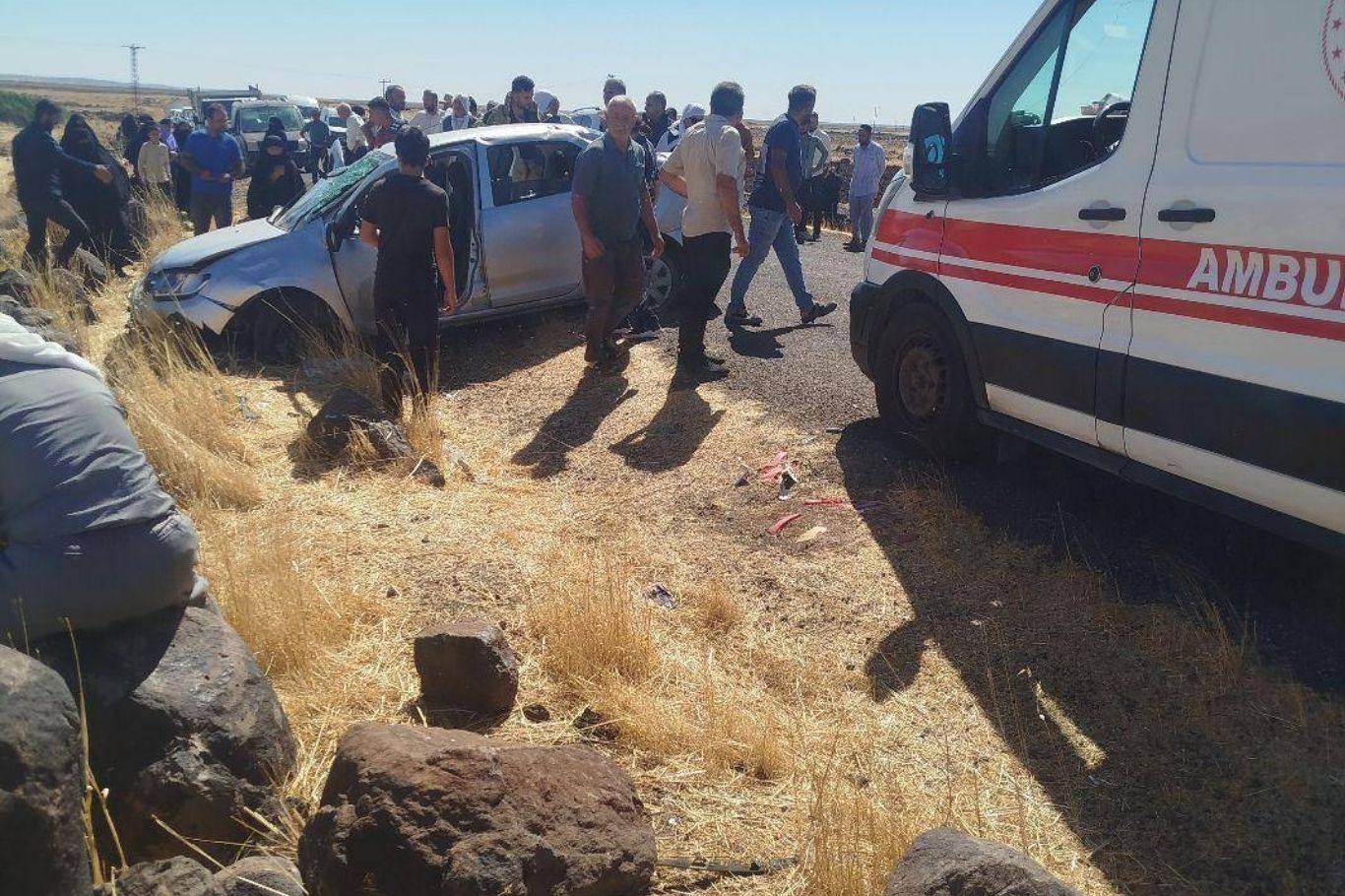 Diyarbakır'da otomobil takla attı: 2'si ağır 3 yaralı