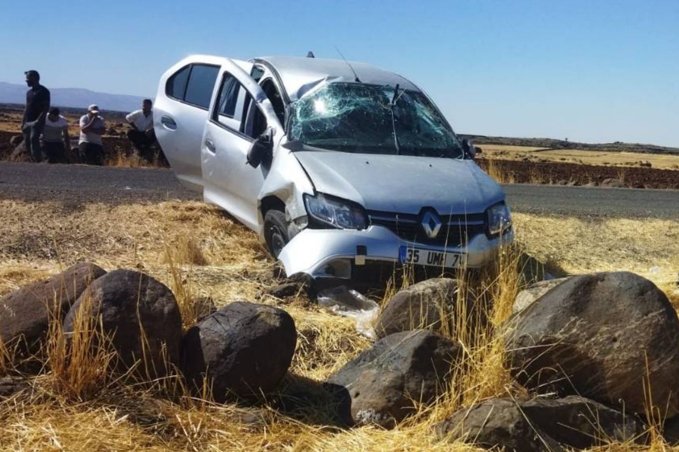Diyarbakır'da otomobil takla attı: 2'si ağır 3 yaralı