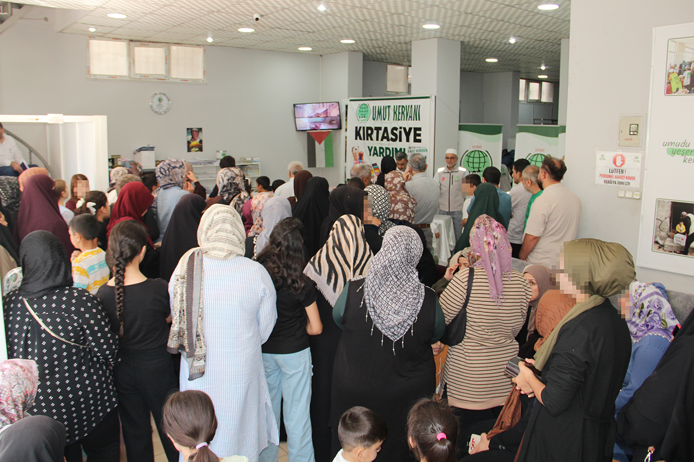 Karwana Hêvîyê li Êlihê ji bo 450 malbatên hewcedar alîkarîya qirtasîyeyê kir