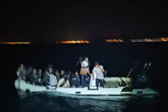 İzmir açıklarında 19 düzensiz göçmen kurtarıldı