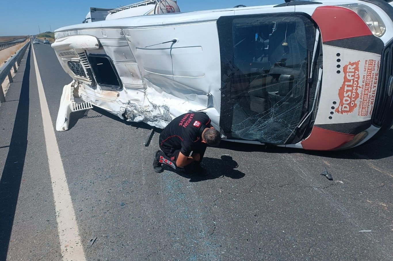 Li Mêrdînê mînîbusek ku xwendekaran hildigirt qelibî: 13 birîndar