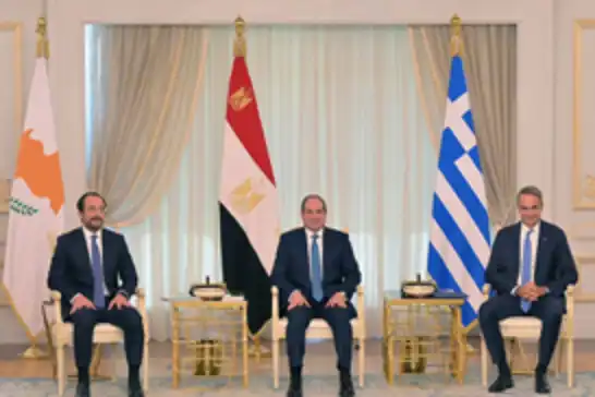 قمة مصرية يونانية قبرصية تبحث تطورات قبرص وليبيا وشرق المتوسط