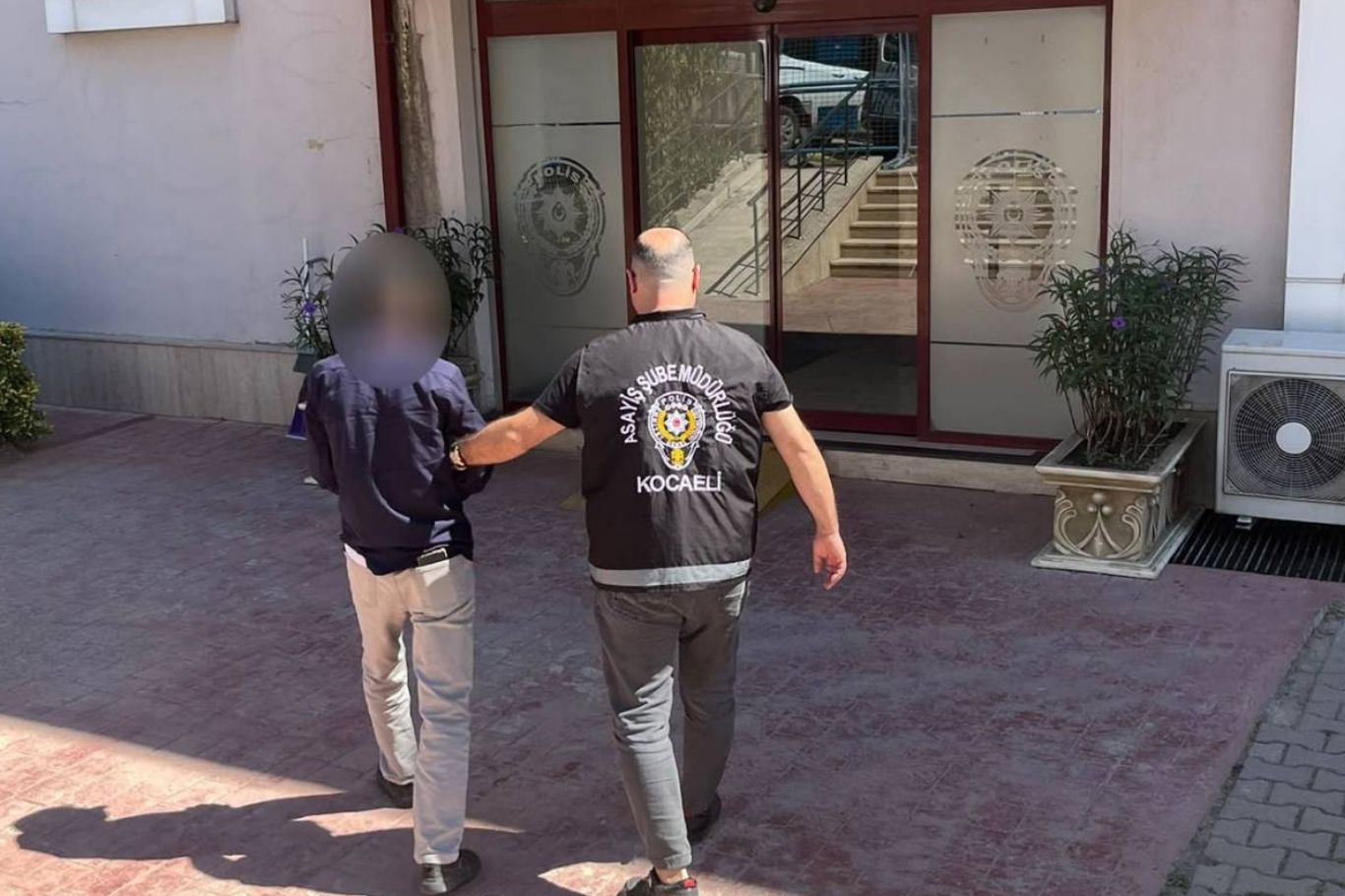 Kocaeli'de 16 yıl kesinleşmiş hapis cezası bulunan hükümlü yakalandı