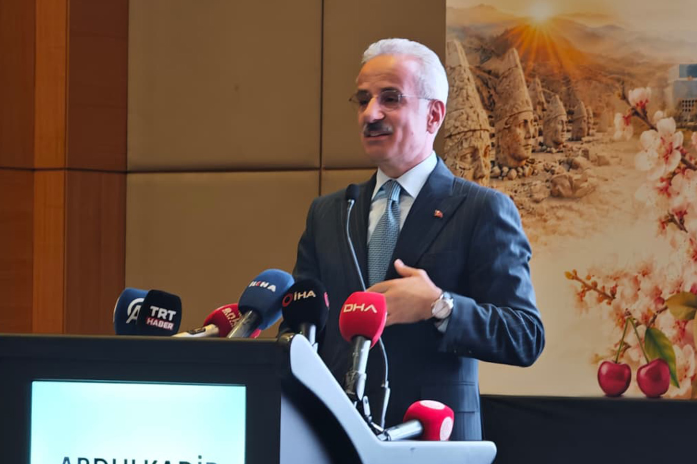 Ulaştırma ve Altyapı Bakanı Abdulkadir Uraloğlu
