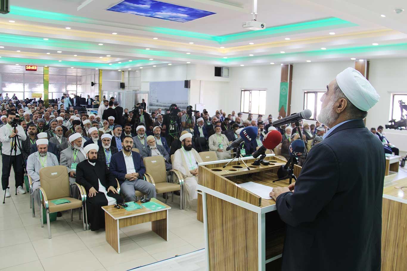 "العلماء مسؤولون في المقام الأول عن الأمة"