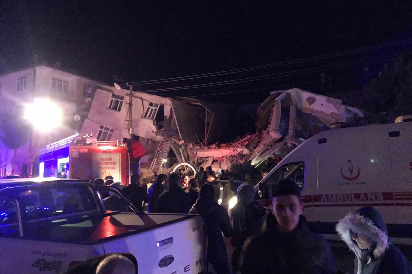 ارتفاع عدد ضحايا زلزال ألازيغ إلى 14 شخصا