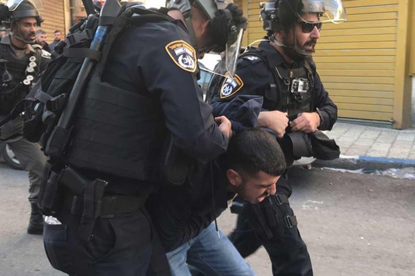 عصابات الاحتلال الصهيوني تعتقل شابًّا فلسطينيا