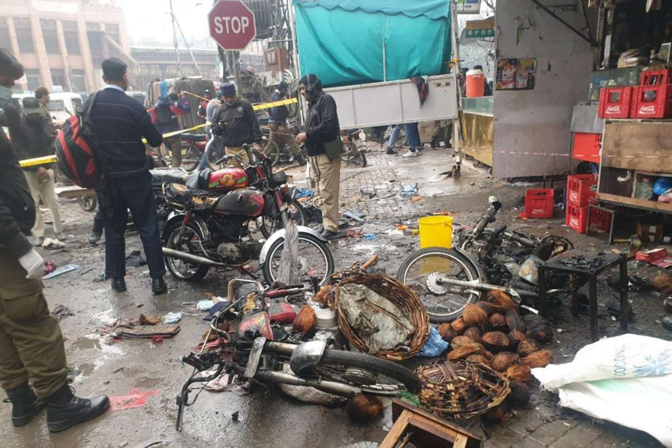 3 people killed in Pakistan bomb explosion