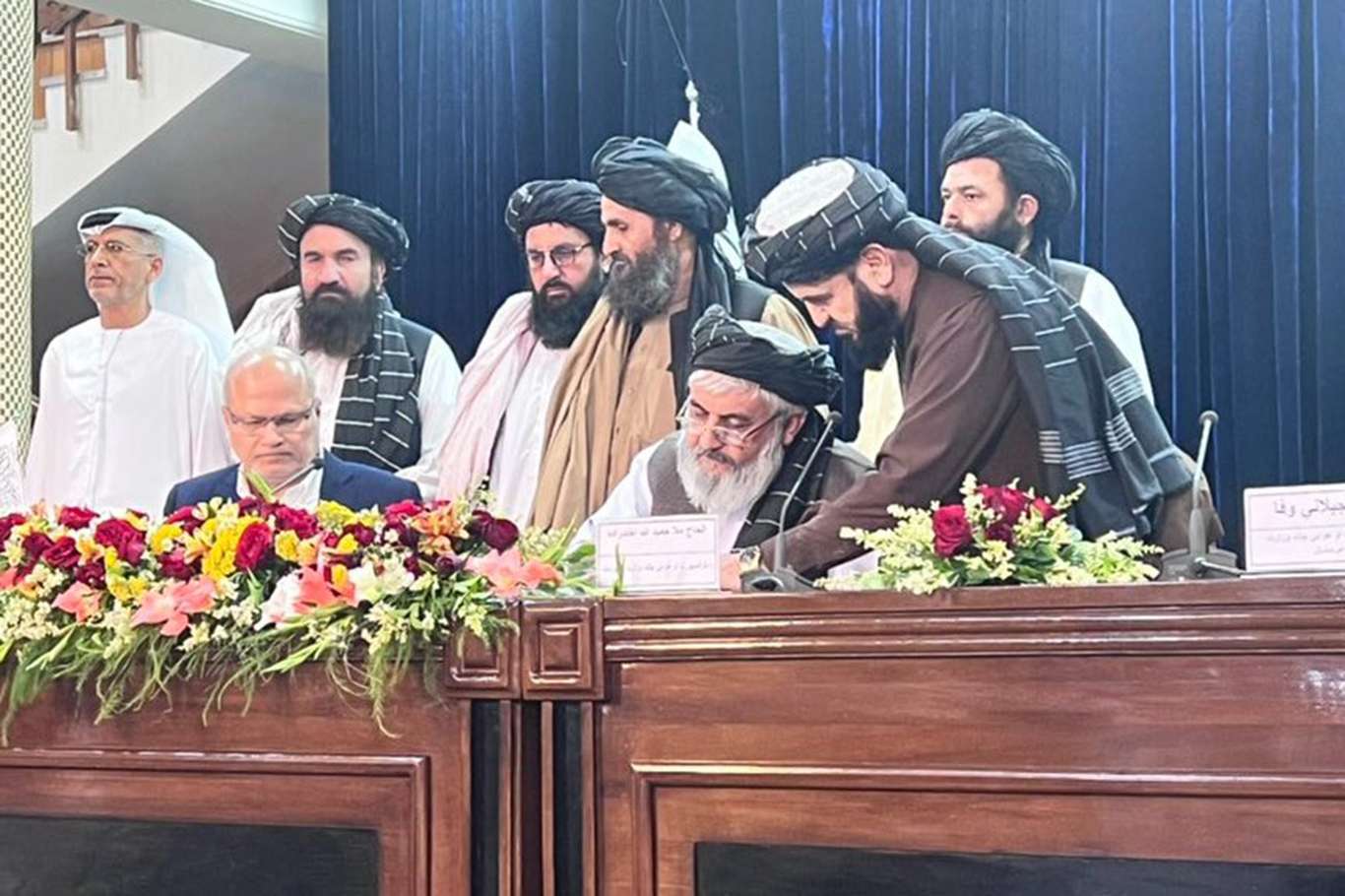 Afghan, UAE officials sign deal on management of three Afghan airports