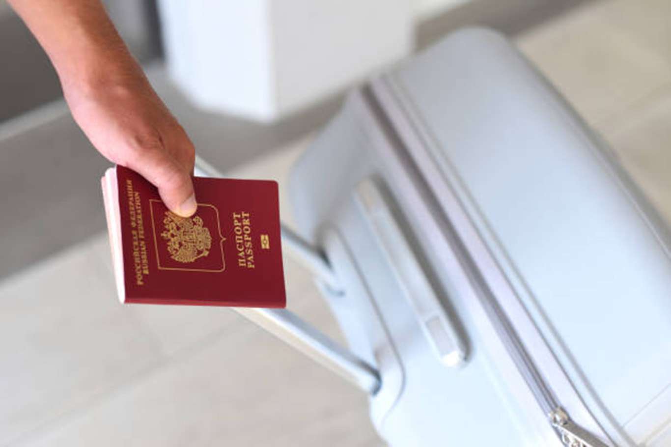 Baltics, Poland decide to close their borders for Russian citizens