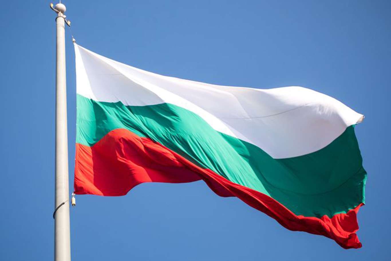 Bulgaria decides to expel 70 Russian diplomats for espionage