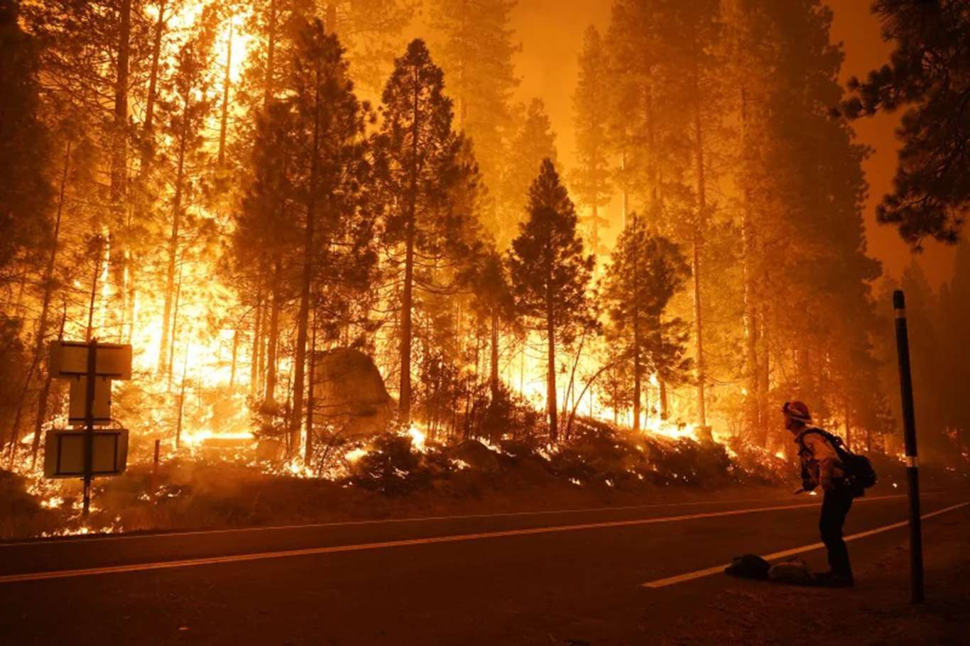 California: Traffic halted in both directions on Interstate 5 as Route Fire grows to 392 acres