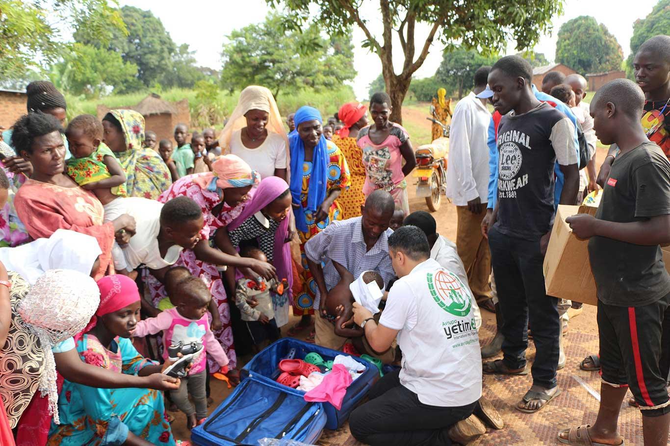 European Yetim Eli continues to make children happy in Uganda