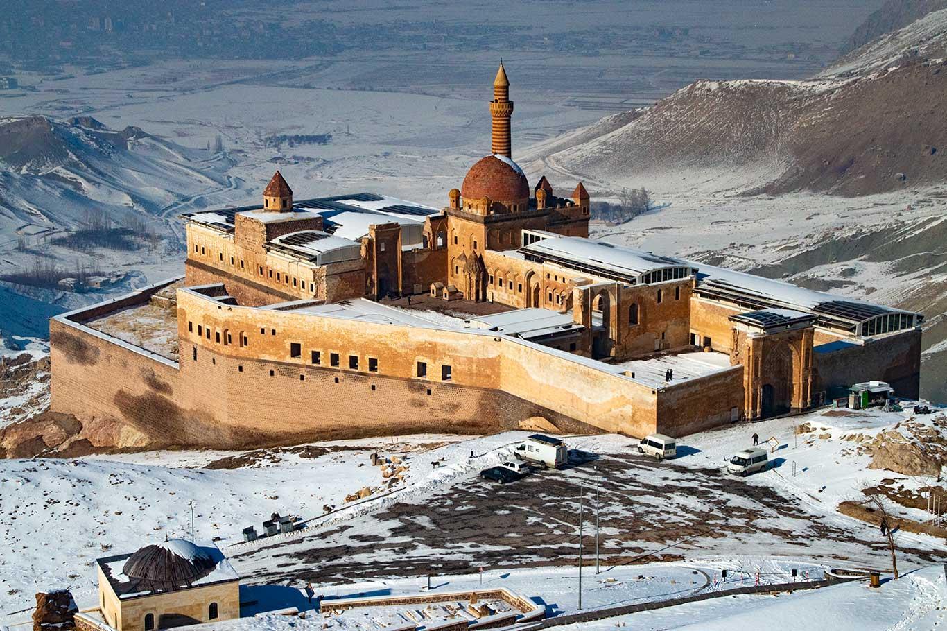 ​Turkey's favorite tourist destination and the Topkapı palace of Ağrı: Ishaq Pasha palace