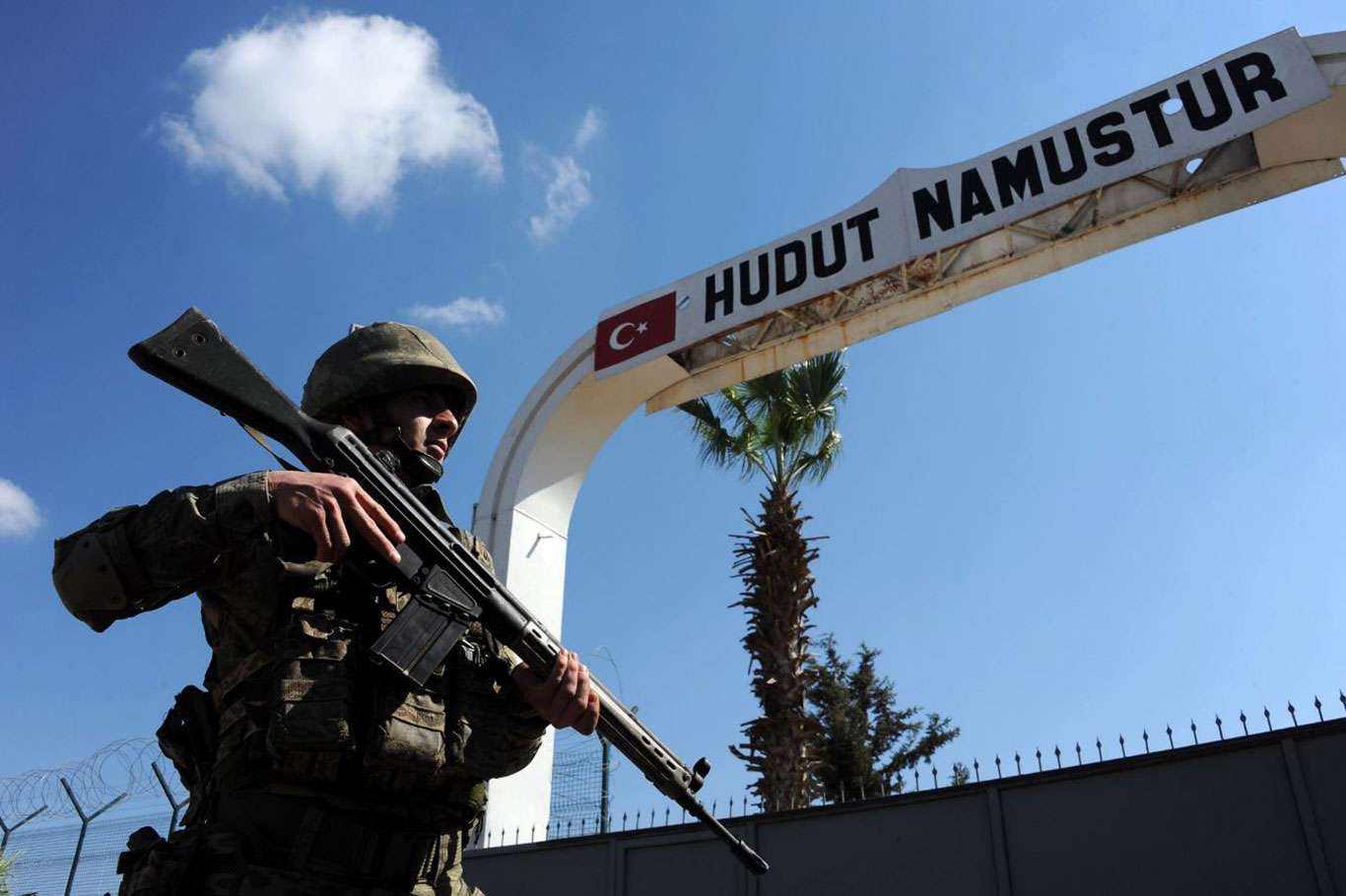 Turkish Defense Ministry: 4 FETO linked suspects nabbed near Turkey-Greece border