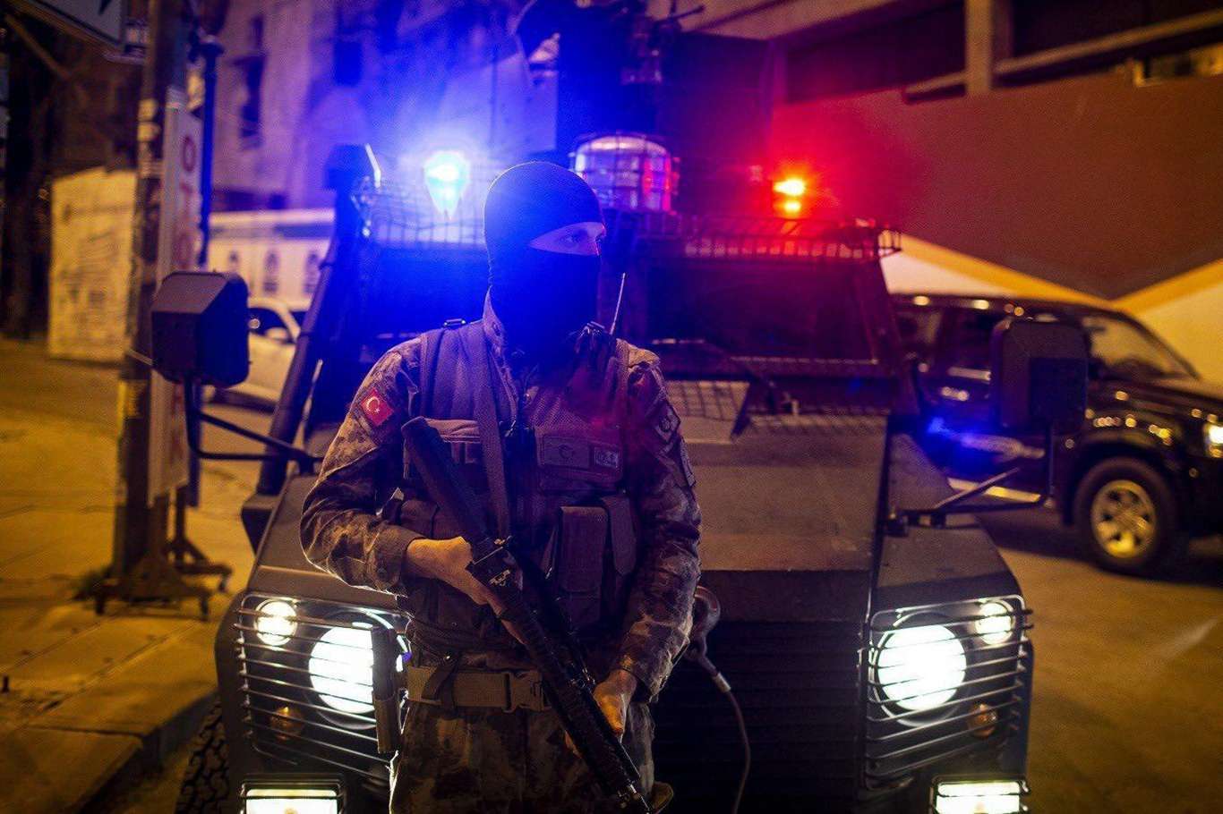 Turkish security forces detain 12 ISIL-linked suspects in Istanbul