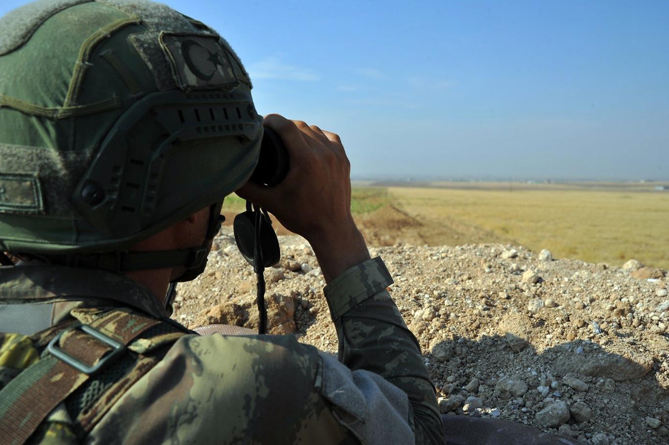 Turkish troops arrest 2 PKK/PYD members in northwestern Syria