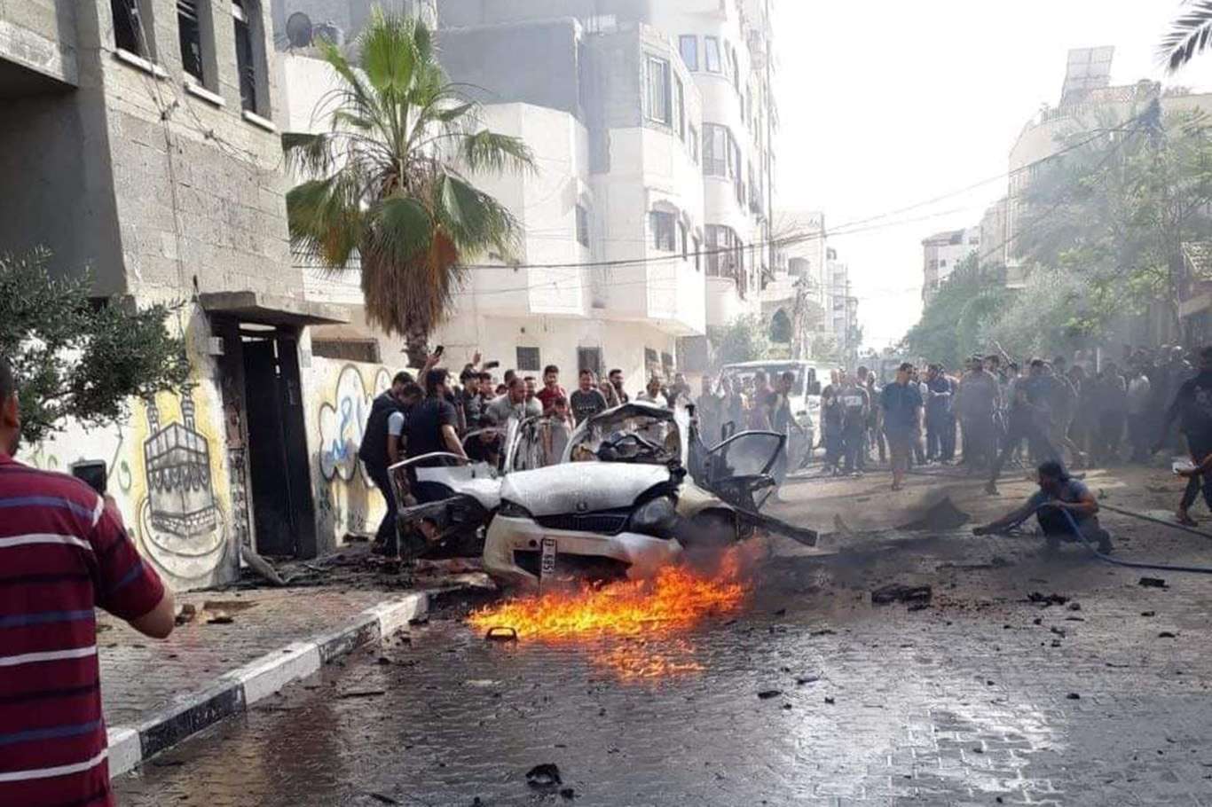 Zionist airstrike kills two Palestinians, seriously injures another in Gaza