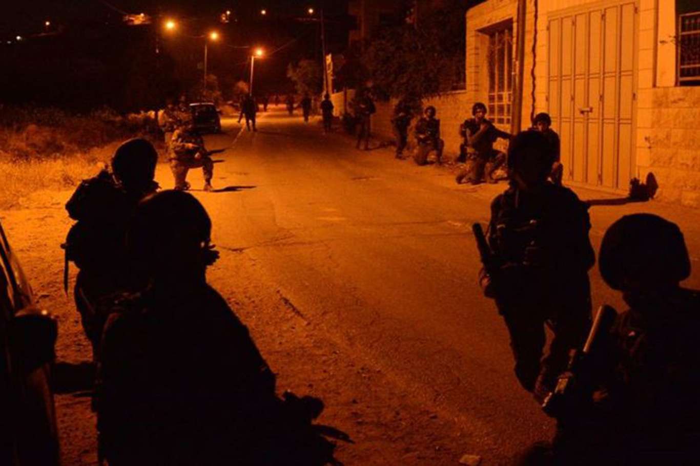 Zionist regime kidnap 8 Palestinians in dawn campaign