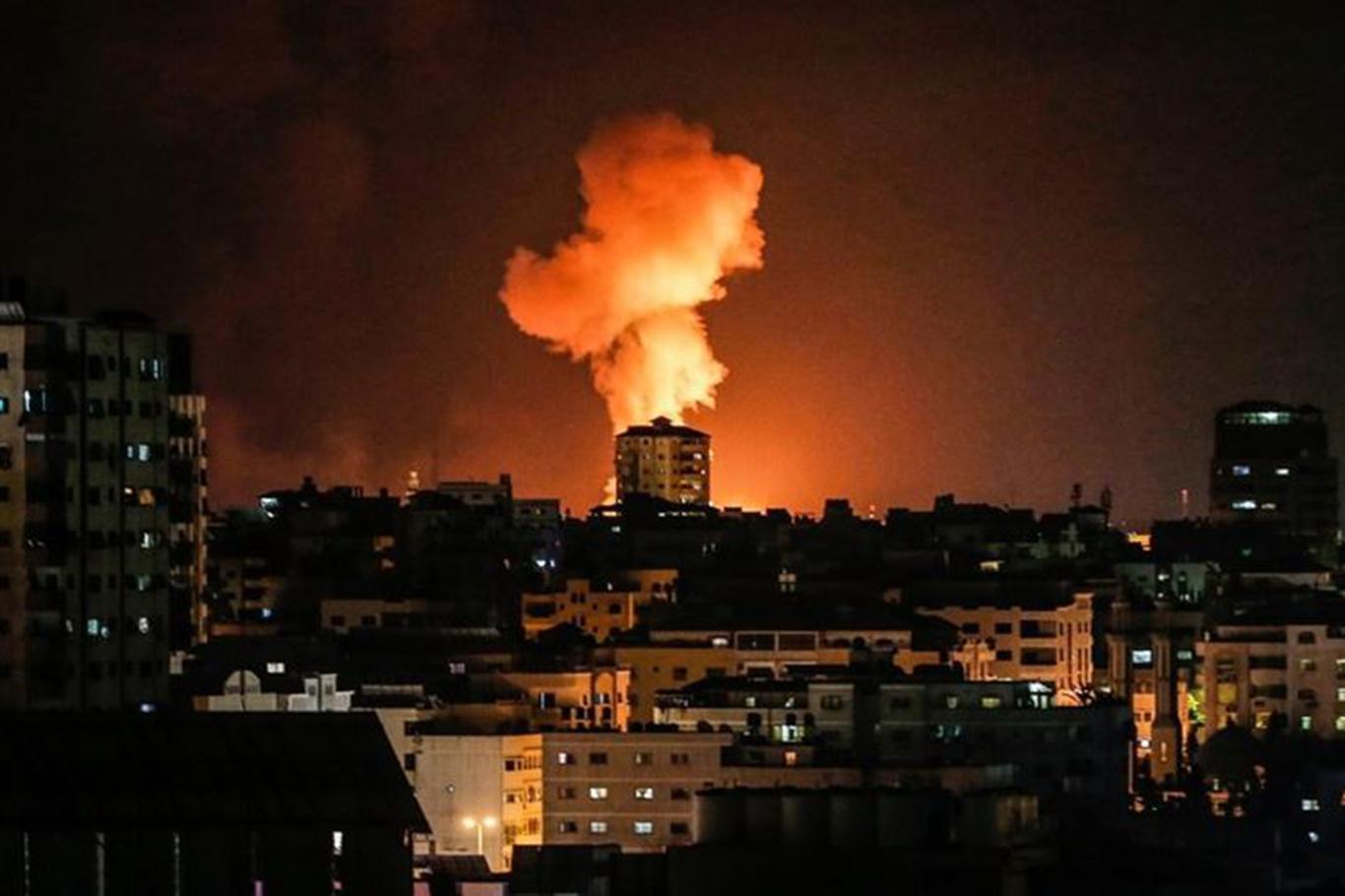 Zionist regime’s airstrikes hit Gaza after midnight