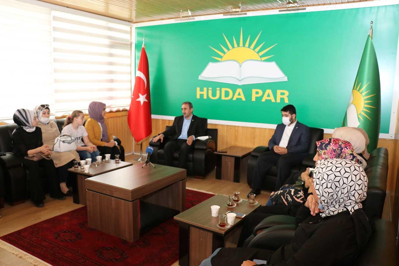 ئەو کەسانەی بەهۆی هاوسەرگیری لە تەمەنی گەنجایەتی مەغدوور بوونەتەوە سەردانی هودا پاریان کرد