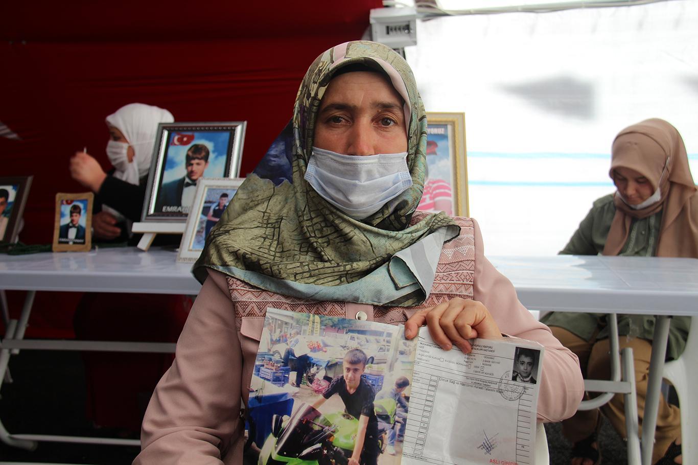 خانەوادەیەکی دیکە بەژداری چالاکی دانیشتن لە پێش بارەگای هەدەپە لە دیاربەکر بوو
