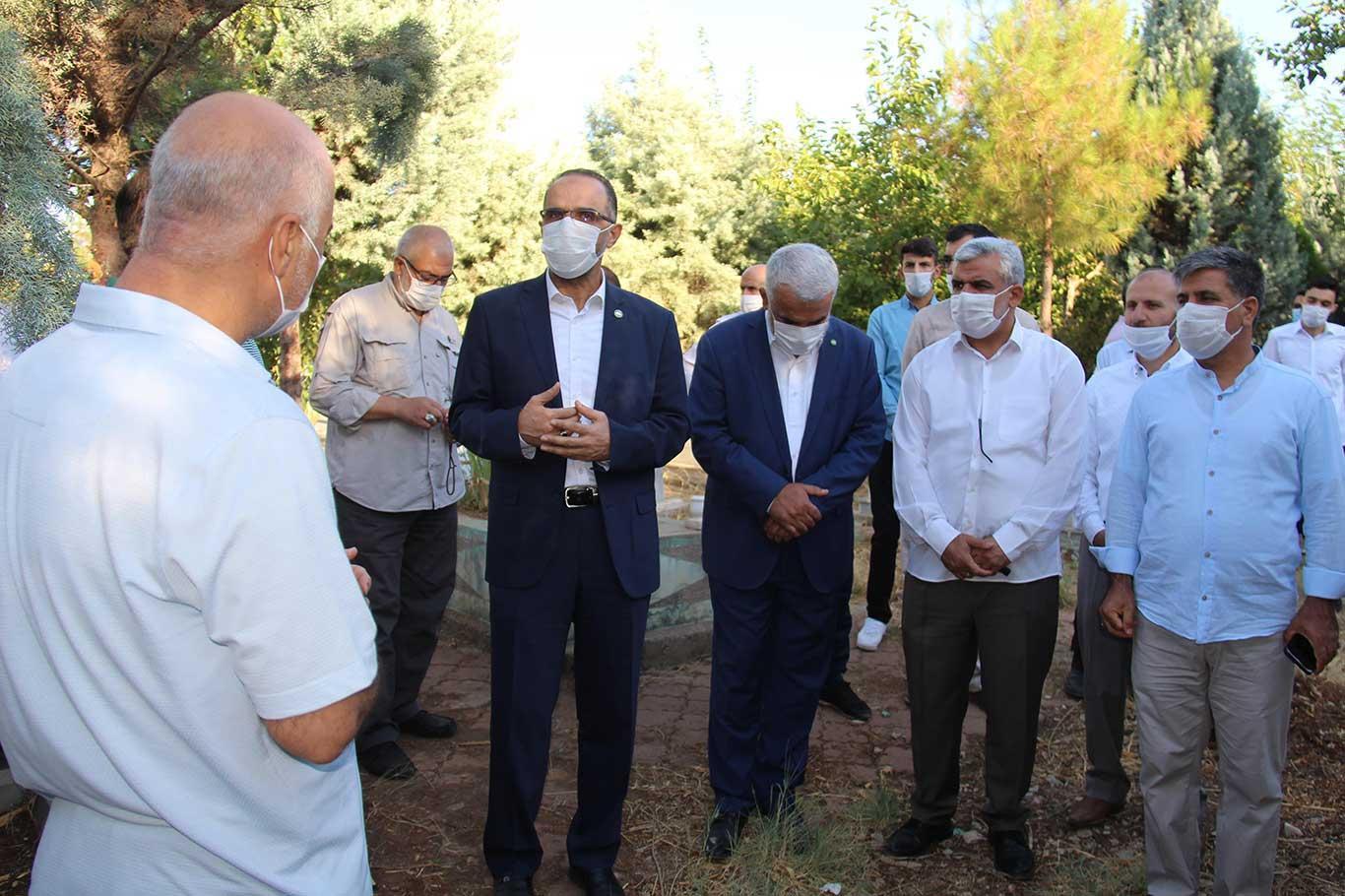 شەهیدەکانی ٦-٨ی تشرینی یەکەم لە ساڵوەگەڕی شەهادەتیان لە سەر گۆڕەکانیان یاد کران
