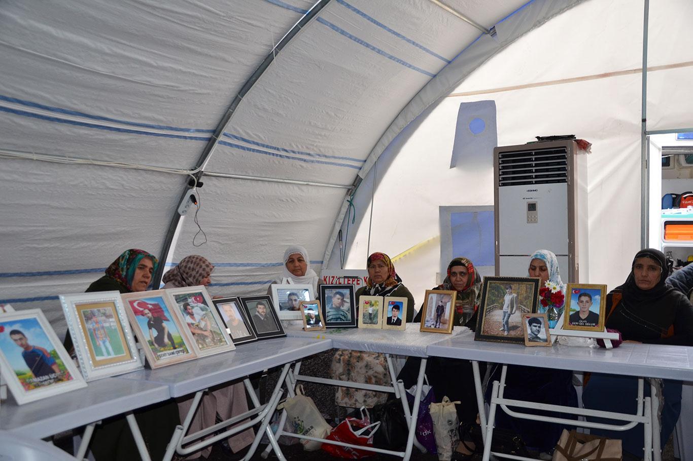 ٢٠٠ رۆژە چالاکی دانیشتنی خانەوادەکان لە پێش بارەگای هەدەپە بەردەوامە