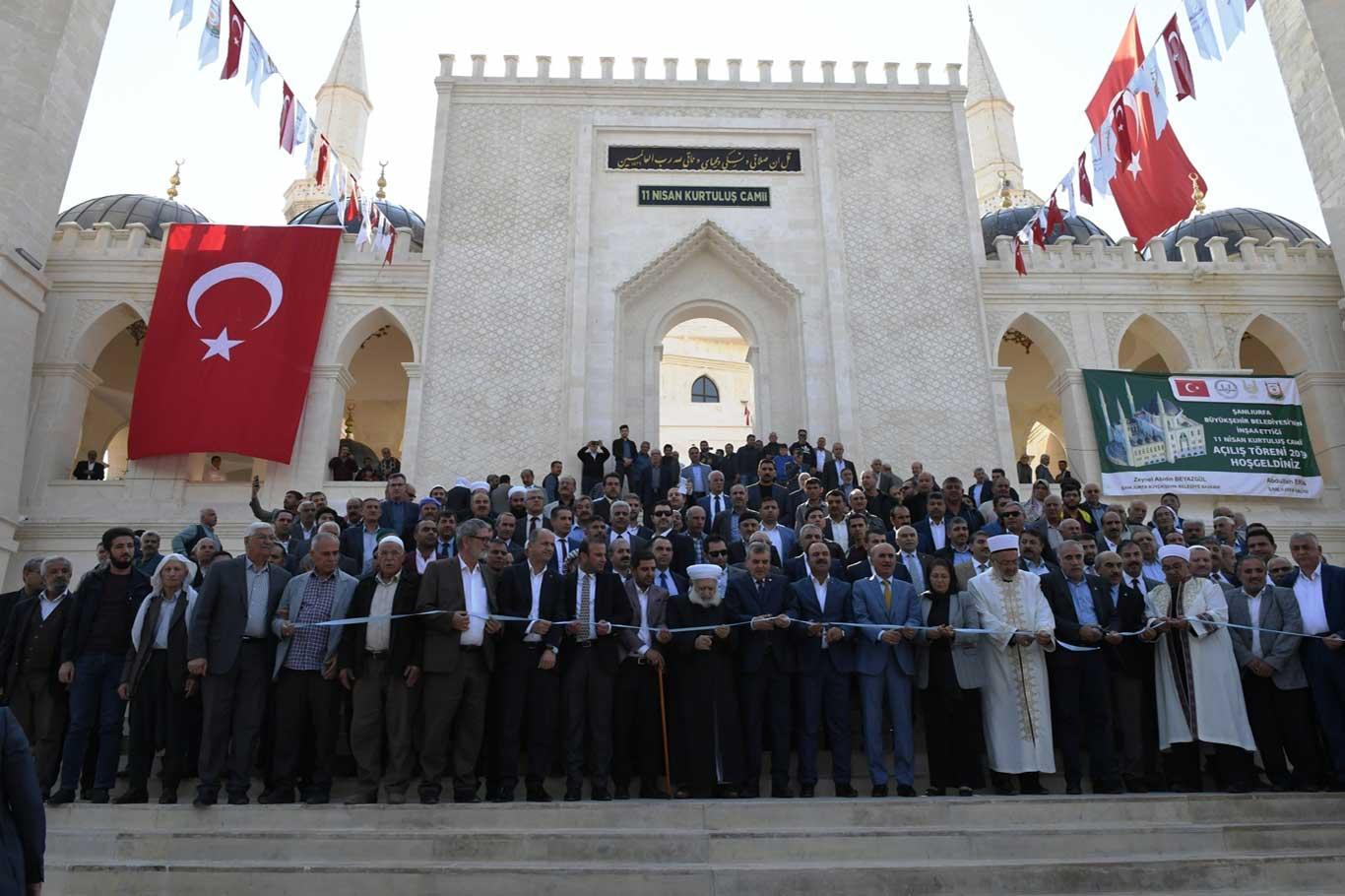 11 Nisan Camii dualarla ibadete açıldı