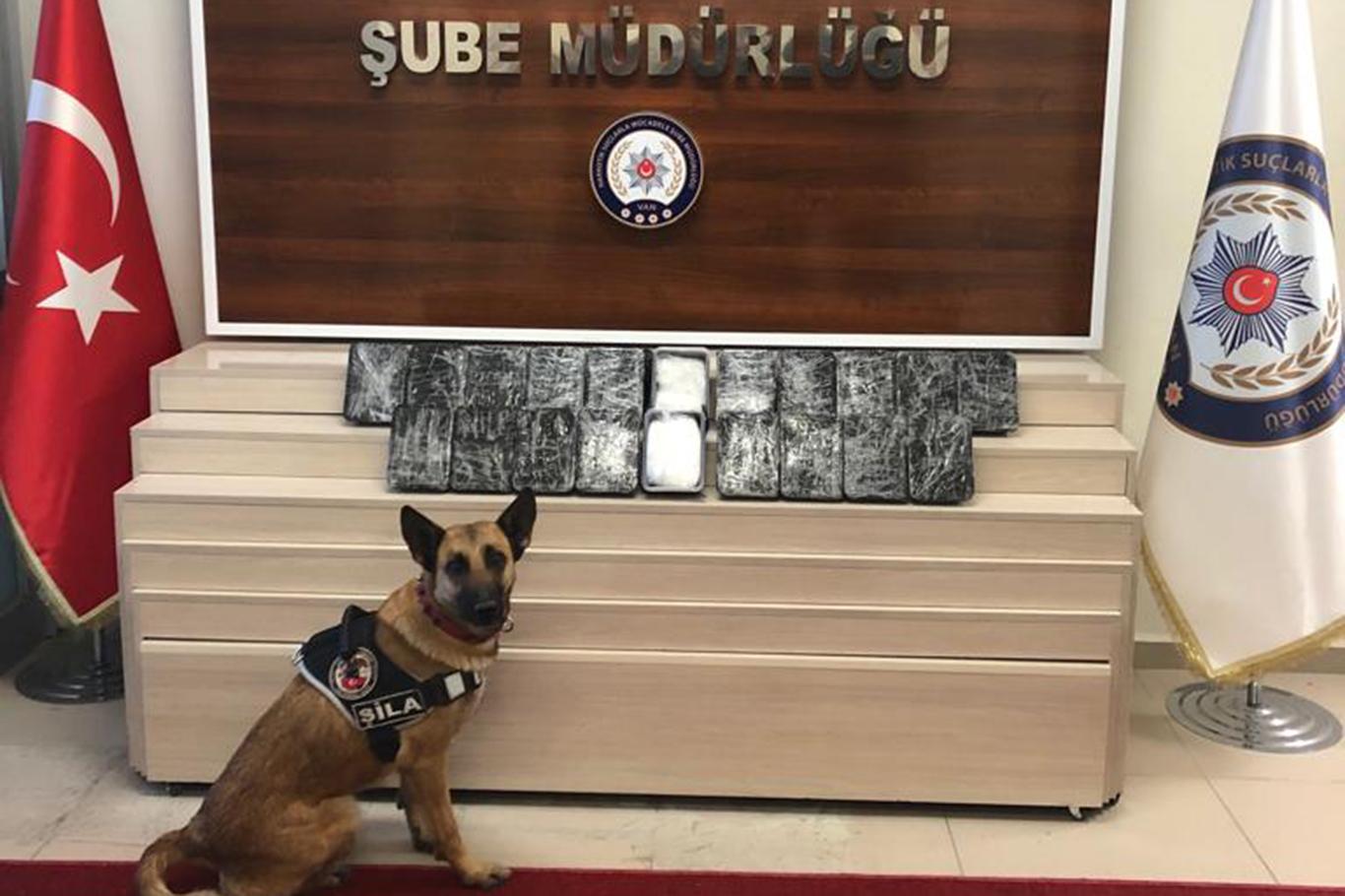 12 kilogram metamfetamin ile 10 bin paket kaçak sigara ele geçirildi