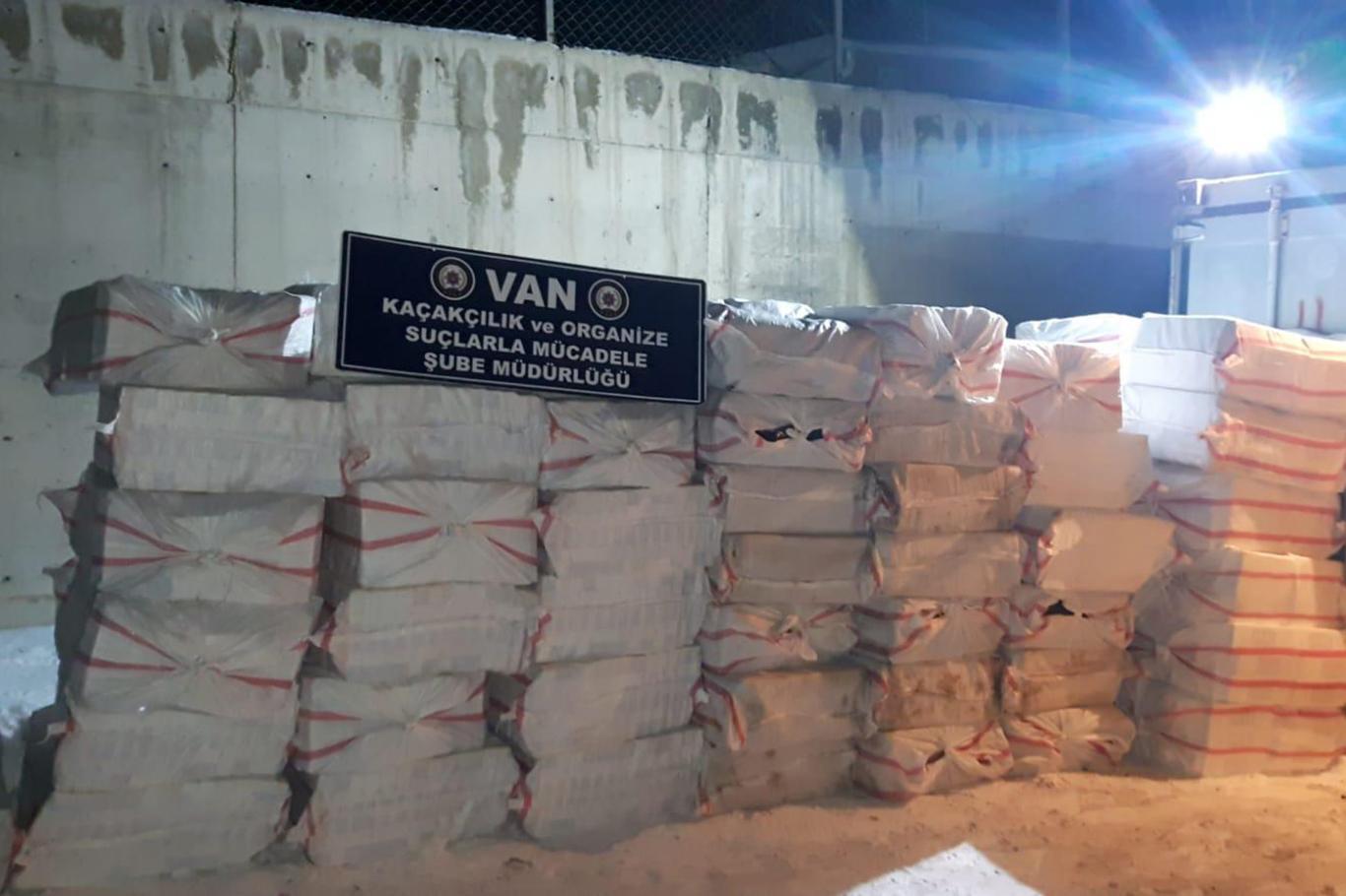 175 bin paket kaçak sigara ele geçirildi