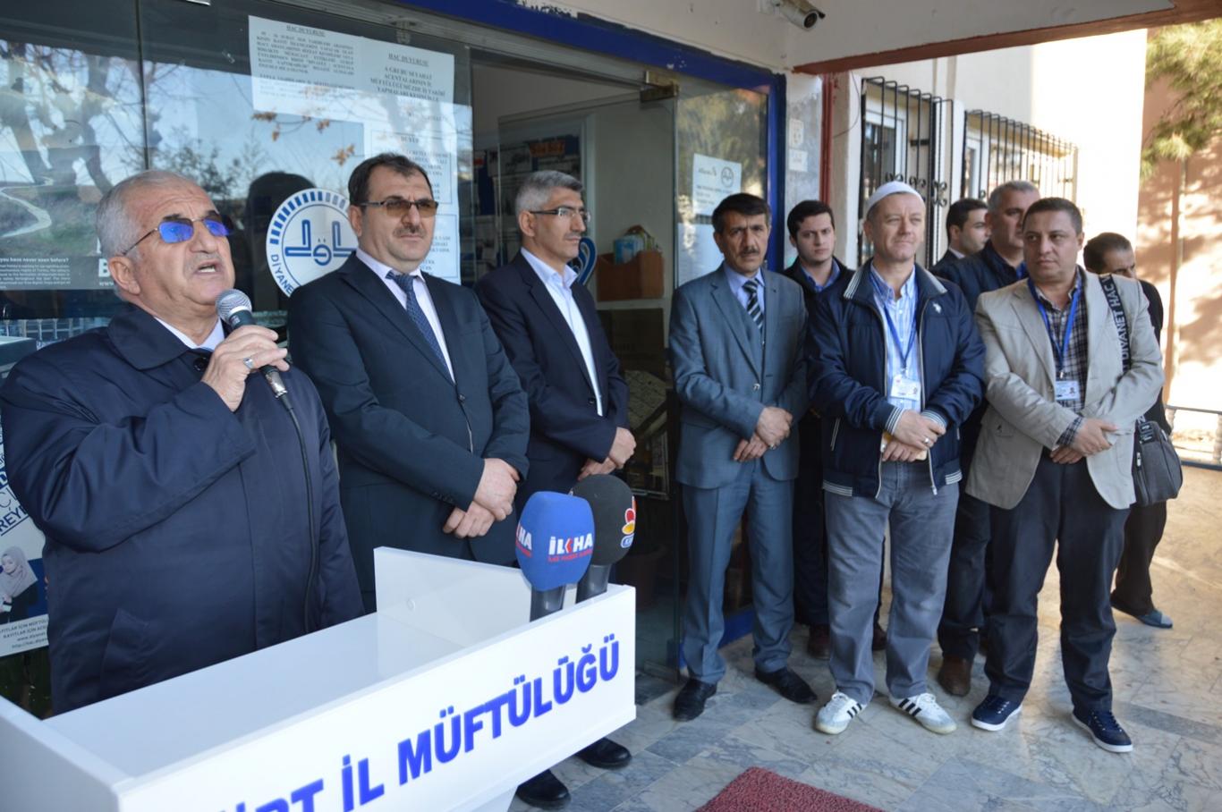Siirt'ten umre yolcuları dualar eşliğinde uğurlandı